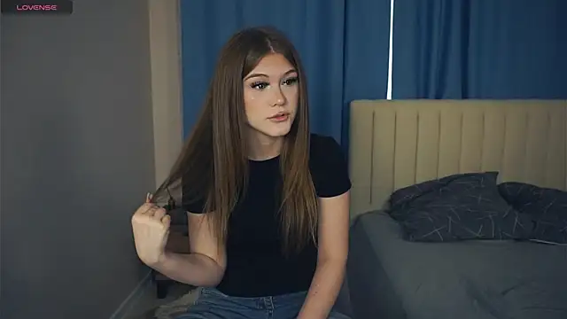 Snapshot of LilyHeupel chatting on October 10, 2025, 6:58 am LilyHeupel online show from October 10, 2025, 6:58 am