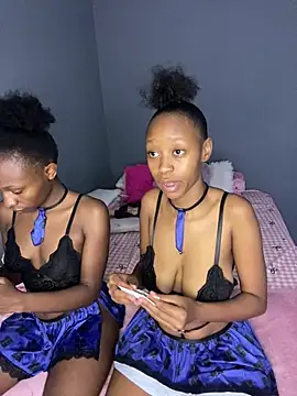 SexyPetitex25 online show from December 19, 2025, 5:43 am