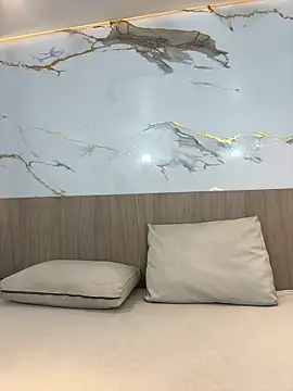 emily browne online show from November 7, 2025, 7:18 pm