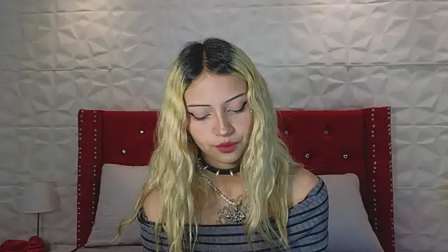 Snapshot of Lucy_n_pink chatting on October 24, 2025, 5:12 pm Lucy n pink online show from October 24, 2025, 5:12 pm