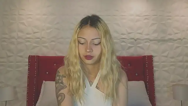 Snapshot of Lucy_n_pink chatting on October 11, 2025, 4:41 pm Lucy n pink online show from October 11, 2025, 4:41 pm