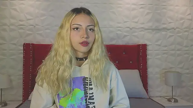 Snapshot of Lucy_n_pink chatting on October 10, 2025, 7:36 pm Lucy n pink online show from October 10, 2025, 7:36 pm