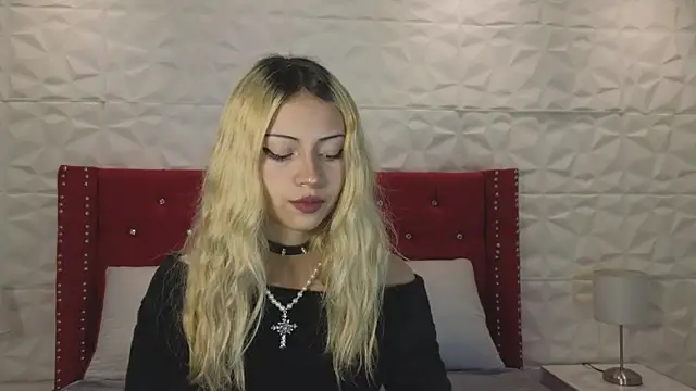 Snapshot of Lucy_n_pink chatting on October 6, 2025, 4:08 pm Lucy n pink online show from October 6, 2025, 4:08 pm