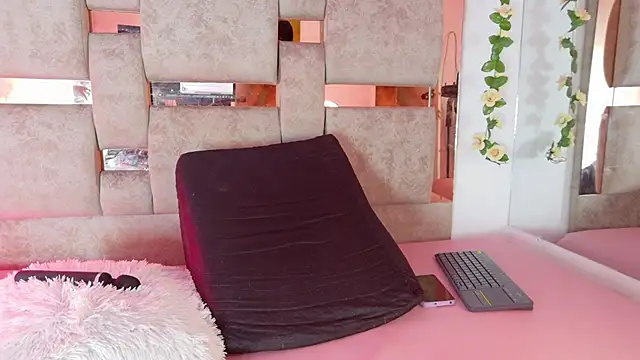 Snapshot of Madison_03 chatting on October 6, 2025, 6:14 am Madison 03 online show from October 6, 2025, 6:14 am