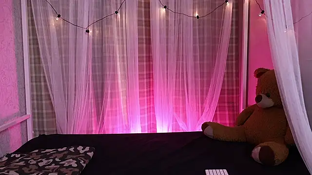 Snapshot of lynx_sun chatting on October 28, 2025, 8:08 pm lynx sun online show from October 28, 2025, 8:08 pm