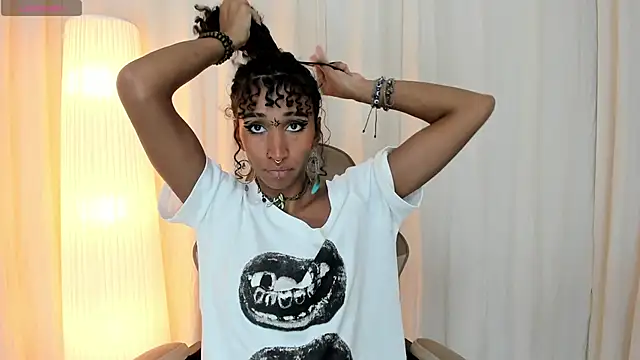 Snapshot of lynx_sun chatting on October 9, 2025, 5:35 pm lynx sun online show from October 9, 2025, 5:35 pm