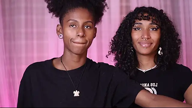 Snapshot of lynx_sun chatting on November 4, 2025, 8:34 pm lynx sun online show from November 4, 2025, 8:34 pm