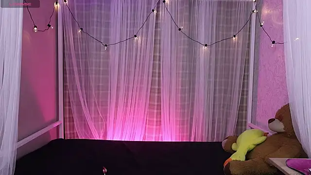 Snapshot of lynx_sun chatting on October 15, 2025, 8:39 pm lynx sun online show from October 15, 2025, 8:39 pm