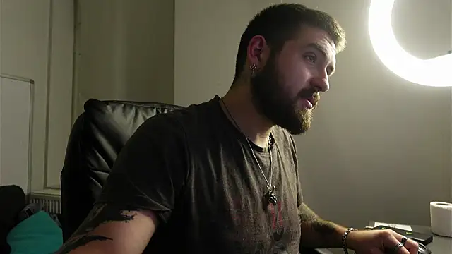 Mike Platano online show from November 11, 2025, 8:03 pm