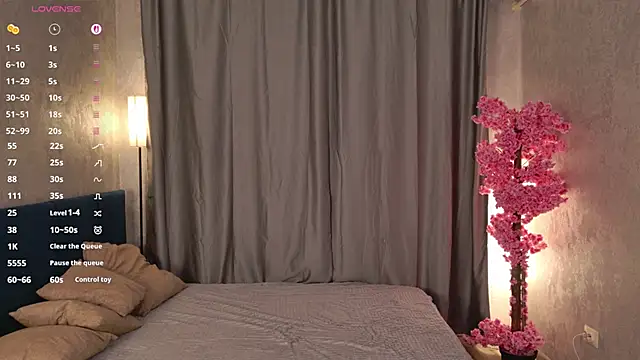 Snapshot of pinky_p1e chatting on October 13, 2025, 9:16 pm pinky p1e online show from October 13, 2025, 9:16 pm