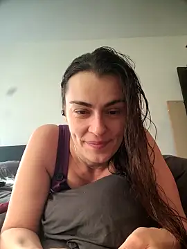 Snapshot of Carolinemiam chatting on March 4, 2026, 9:17 am Carolinemiam online show from March 4, 2026, 9:17 am