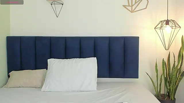 Snapshot of sophieturner_mg chatting on December 20, 2025, 7:06 pm sophieturner mg online show from December 20, 2025, 7:06 pm