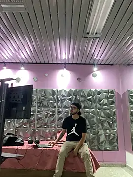 Snapshot of cristopher_wallacee chatting on October 31, 2025, 1:41 pm cristopher wallacee online show from October 31, 2025, 1:41 pm