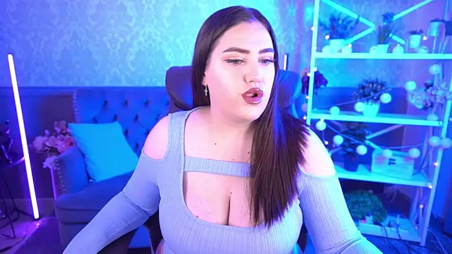 LunaPearll online show from September 14, 2025, 1:00 pm