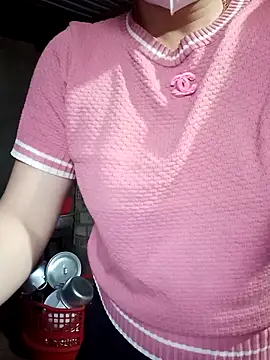 Snapshot of merylove-00 chatting on February 11, 2026, 10:37 am merylove-00 online show from February 11, 2026, 10:37 am