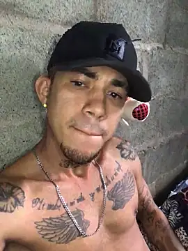 Snapshot of tattoos22 chatting on October 28, 2025, 11:42 am tattoos22 online show from October 28, 2025, 11:42 am