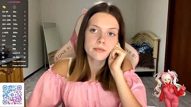 VibeQueenLucy online show from September 27, 2025, 3:29 pm