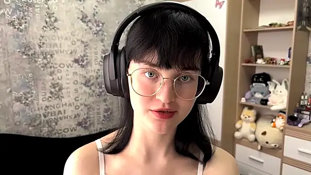 Snapshot of FakeLamb chatting on September 20, 2025, 12:10 pm FakeLamb online show from September 20, 2025, 12:10 pm