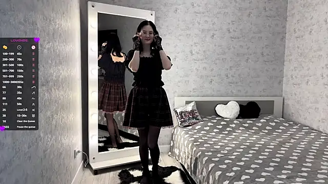 Snapshot of FakeLamb chatting on October 19, 2025, 9:06 pm FakeLamb online show from October 19, 2025, 9:06 pm