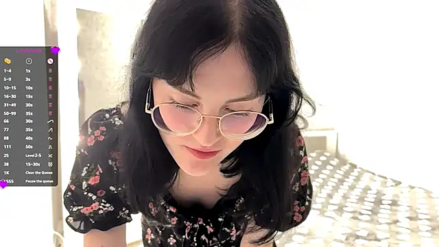 Snapshot of FakeLamb chatting on October 4, 2025, 7:04 pm FakeLamb online show from October 4, 2025, 7:04 pm