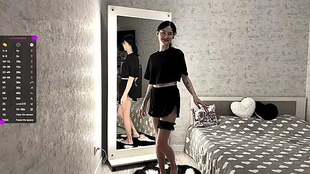 Snapshot of FakeLamb chatting on October 17, 2025, 9:05 pm FakeLamb online show from October 17, 2025, 9:05 pm