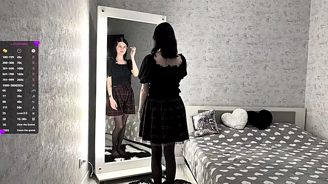 Snapshot of FakeLamb chatting on October 13, 2025, 9:05 pm FakeLamb online show from October 13, 2025, 9:05 pm