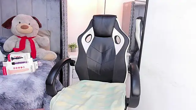 Miyu Komori online show from March 27, 2026, 7:37 pm