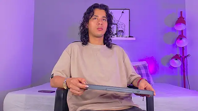 Snapshot of BenjiFiore_ chatting on September 21, 2025, 1:16 pm BenjiFiore  online show from September 21, 2025, 1:16 pm