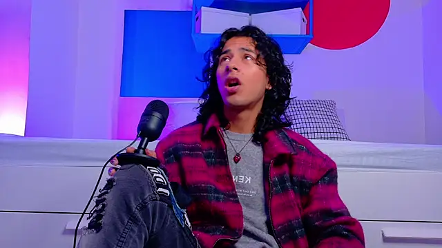 Snapshot of BenjiFiore_ chatting on September 18, 2025, 7:39 pm BenjiFiore  online show from September 18, 2025, 7:39 pm