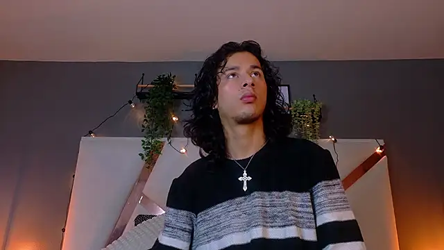 Snapshot of BenjiFiore_ chatting on October 28, 2025, 7:35 pm BenjiFiore  online show from October 28, 2025, 7:35 pm