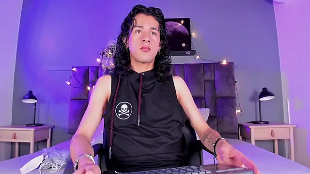 Snapshot of BenjiFiore_ chatting on October 21, 2025, 7:35 pm BenjiFiore  online show from October 21, 2025, 7:35 pm