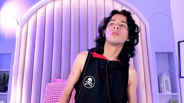 Snapshot of BenjiFiore_ chatting on September 26, 2025, 7:32 pm BenjiFiore  online show from September 26, 2025, 7:32 pm