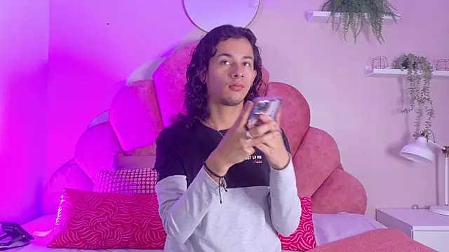 Snapshot of BenjiFiore_ chatting on October 27, 2025, 7:37 pm BenjiFiore  online show from October 27, 2025, 7:37 pm