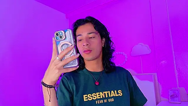 Snapshot of BenjiFiore_ chatting on September 19, 2025, 7:40 pm BenjiFiore  online show from September 19, 2025, 7:40 pm