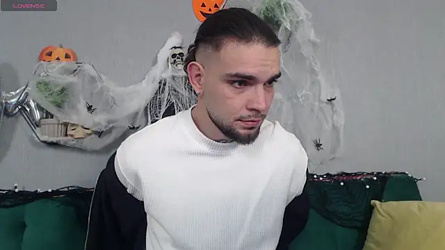 DanyelCarter online show from October 31, 2025, 7:32 pm