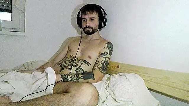 InfectedAshtray online show from September 9, 2025, 4:22 am