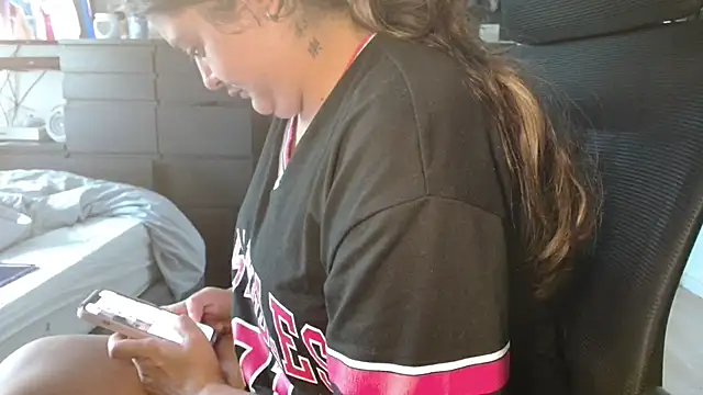 Snapshot of Prill940 chatting on September 28, 2025, 8:32 am Prill940 online show from September 28, 2025, 8:32 am