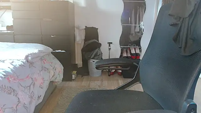 Snapshot of Prill940 chatting on October 25, 2025, 4:18 pm Prill940 online show from October 25, 2025, 4:18 pm