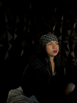 lil charme online show from November 3, 2025, 4:32 pm