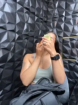 lil charme online show from September 24, 2025, 7:42 pm