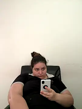 Snapshot of PortuPAWG chatting on December 22, 2025, 10:10 pm PortuPAWG online show from December 22, 2025, 10:10 pm