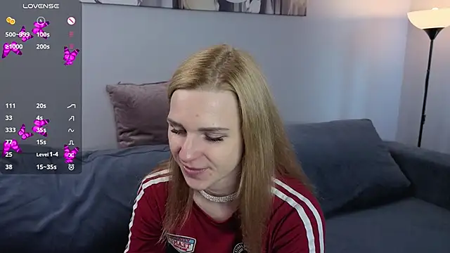 Snapshot of HelenMartines chatting on October 2, 2025, 10:18 am HelenMartines online show from October 2, 2025, 10:18 am