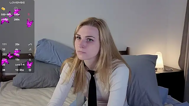 Snapshot of HelenMartines chatting on October 10, 2025, 11:11 am HelenMartines online show from October 10, 2025, 11:11 am