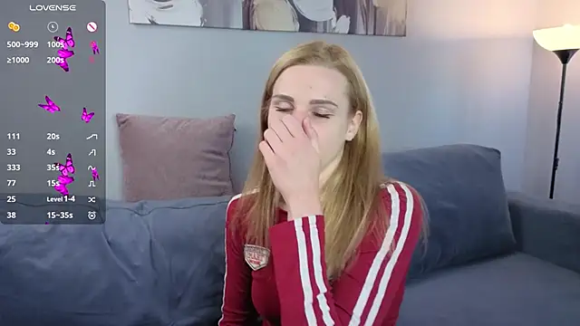 Snapshot of HelenMartines chatting on October 1, 2025, 10:20 am HelenMartines online show from October 1, 2025, 10:20 am