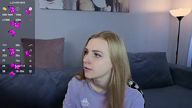 Snapshot of HelenMartines chatting on September 28, 2025, 10:22 am HelenMartines online show from September 28, 2025, 10:22 am