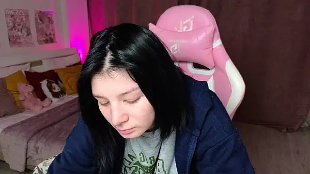 Snapshot of EllinEverly chatting on February 5, 2026, 9:21 pm EllinEverly online show from February 5, 2026, 9:21 pm