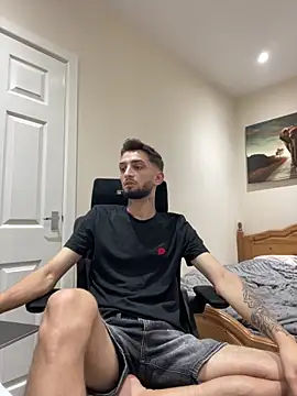 Snapshot of mixedcouplee69 chatting on September 30, 2025, 8:04 pm mixedcouplee69 online show from September 30, 2025, 8:04 pm