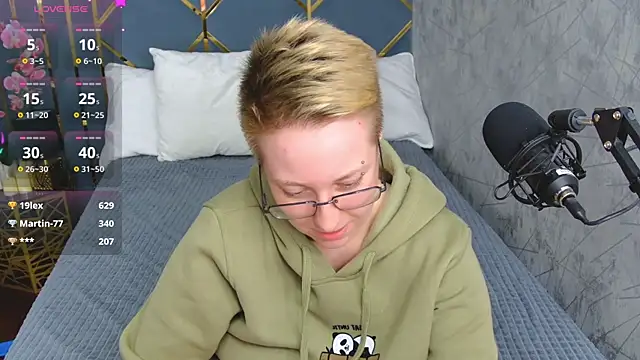 AlexandraGreen online show from October 6, 2025, 4:13 am