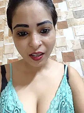 QUEEN-ADITI online show from September 9, 2025, 1:09 pm