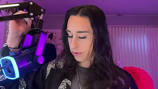 xoFrankie online show from April 12, 2026, 1:42 am